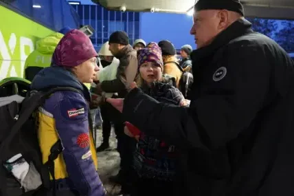 Украинците масово напускат Полша, търсят по-високо заплащане в Западна Европа