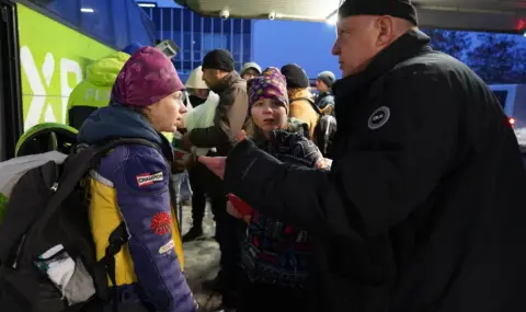 Украинците масово напускат Полша, търсят по-високо заплащане в Западна Европа