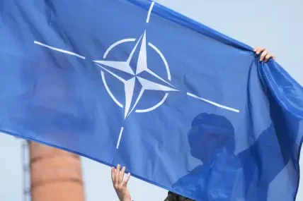 Чехия отлага изпълнението на целта на НАТО за военни разходи