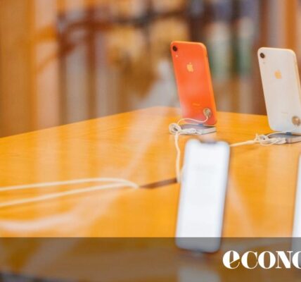 Apple планира 5 нови iPhone-а и масово производство на сгъваеми устройства