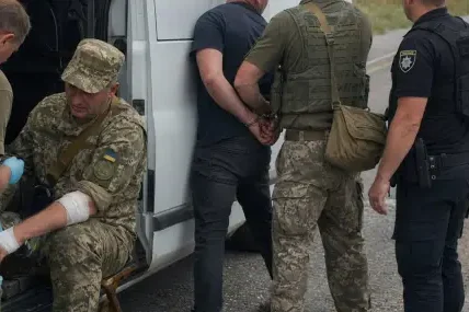 "Бусифициран" мъж прободе с нож военен във Виница