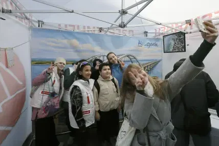 В Крим монтираха улични телефони за спешни обаждания