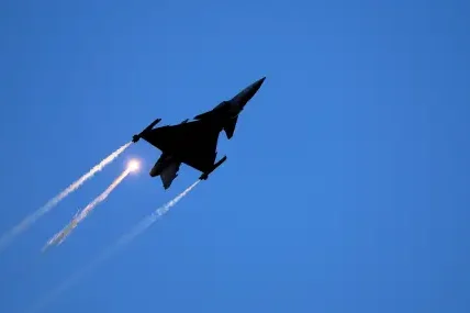 Великобритания и Швеция ще осигурят 16 изтребителя на Украйна