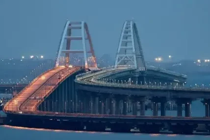 Временно затвориха Кримския мост за движение