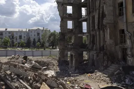 Двама загинали, включително 15-годишно момче, при руски удар по Харков
