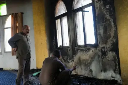 Еврейски заселници подпалиха джамия на Западния бряг