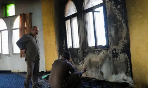 Еврейски заселници подпалиха джамия на Западния бряг