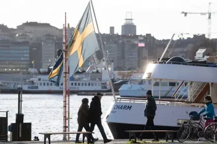 Защо в Швеция връщат плащанията с пари в брой