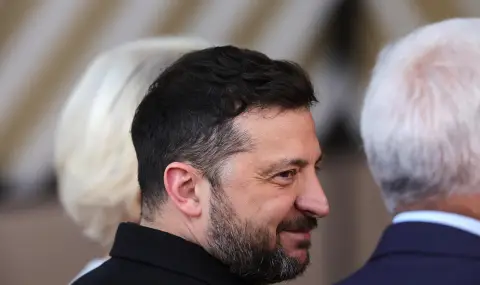 Зеленски представя антибалистична програма в Париж, докато Украйна удължава военното положение