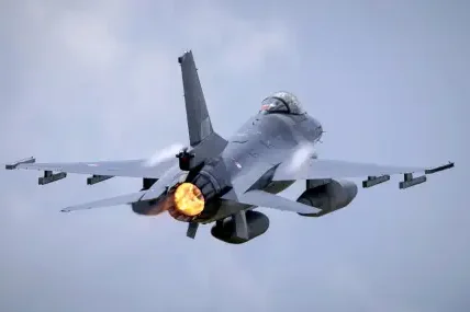 Исторически въздушен бой: украински F-16 свали руски Су-35