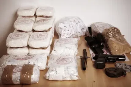 Италия иззе над 2,6 тона кокаин при международна операция край бреговете на Португалия