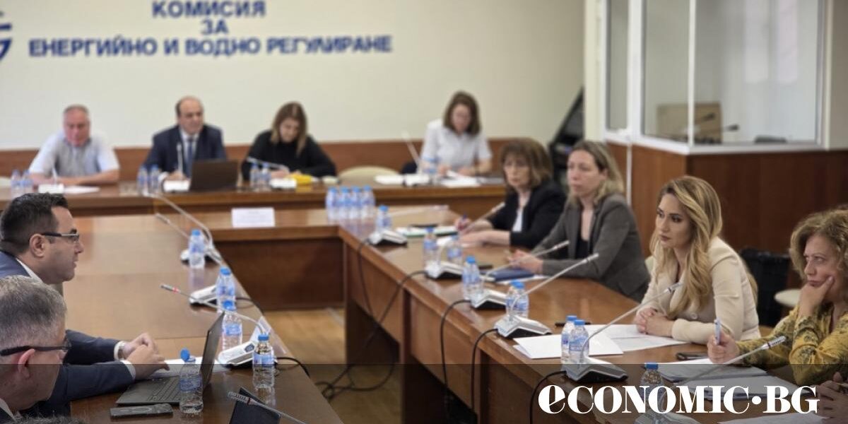 КЕВР одобри 5% поскъпване на топлата вода и парното