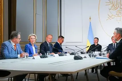 Лидерите от „Коалицията на желаещите“ се срещат в Париж