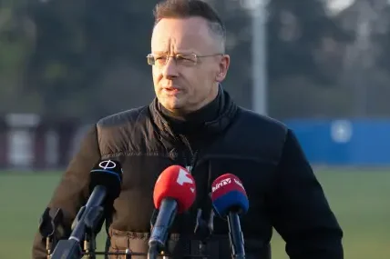 Мадяр започна разследване за връзките на Петер Сиярто с Русия