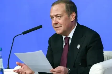 Медведев нападна ЕС и новия шеф на ВСУ генерал Драпатий