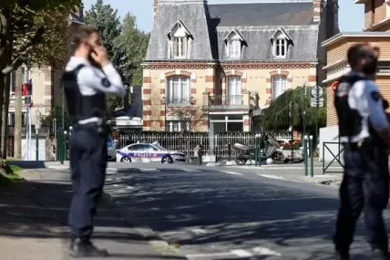Нападателят е задържан! Мъж нападна с нож три жени в Париж, две от тях са тежко ранени