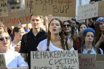 Недоволство в Украйна: защо Зеленски смени военния министър?