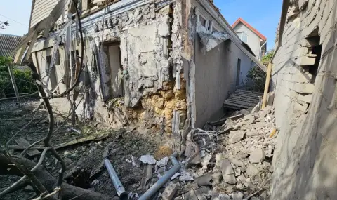 Нова руска атака над Херсон: Артилерийски удар уби мъж и разруши домове