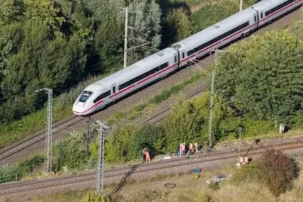 Подозрения за саботаж след пожар на жп линия в Германия