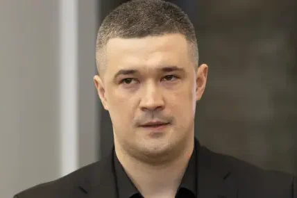 Политическа криза разтърси Украйна заради уволнението на министъра на отбраната