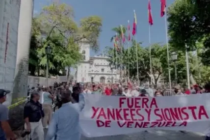 Протести в Каракас: Изгориха флаговете на САЩ и Израел ВИДЕО
