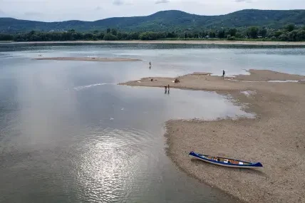 Първи реактор на румънската АЕЦ Черна вода бе спрян заради ниските нива на Дунав