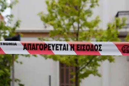 Разследват мистериозната смърт на британка, открита в куфар в Атина