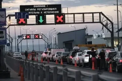 „Росавиация“ блокира седем летища, Кримският мост прекара нощта под пълна блокада