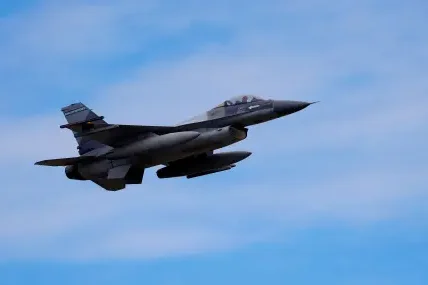 Румъния вдигна изтребители F-16, след като дрон навлезе във въздушното й пространство