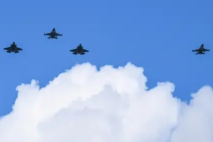 Румъния вдигна F-16 под тревога заради въздушни цели край границата с Украйна