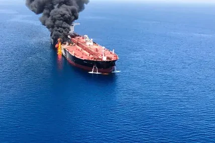 Танкер е атакуван край Оман
