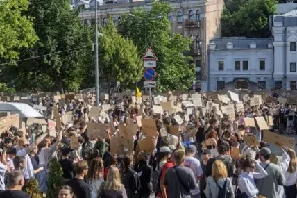 Трети ден протести в Украйна: Искат оставката на Сирски
