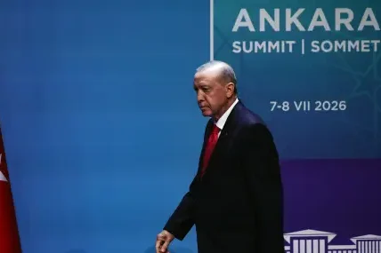 Турският президент Ердоган подари пистолети на лидерите, участвали в срещата на НАТО