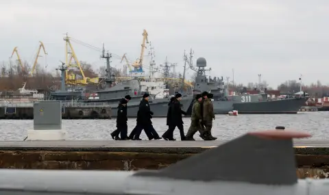 Украйна е поразила 15 руски плавателни съда в Азовско море