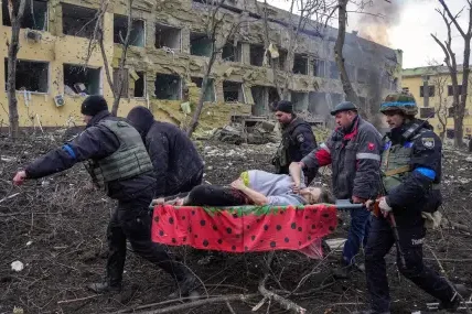 "Целенасочена стратегия": руските удари по болници в Украйна