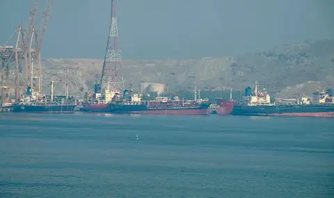 IRGC блокира петролни танкери в Ормузкия пролив, CENTCOM отвърна с удари в Хормозган