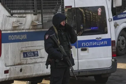 Автомобил на руски военнослужещ е взривен в Санкт Петербург, мъжът е убит на място
