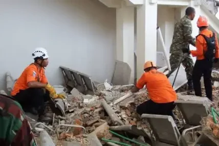 Ад под небето: Жертвите в Индонезия вече са 47