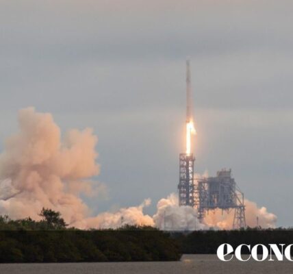 Акциите на SpaceX се сринаха с 10% след публикувания отчет