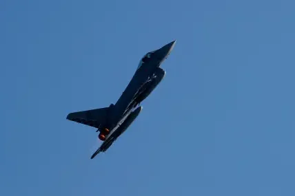 Американски KC-135R лети втори пореден ден близо до руската граница във Финландия