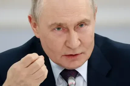Великобритания и ЕС отхвърлиха обвиненията на Путин в „пиратство“ заради руския „сенчест флот“