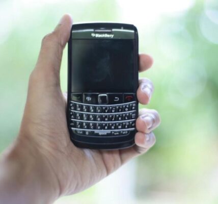 Вторият живот на BlackBerry: Компанията се връща в играта, този път без телефони