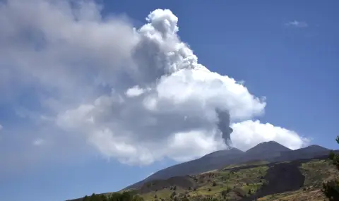 Изригването на Етна донесе загуби от 24 млн. евро за туризма в Сицилия