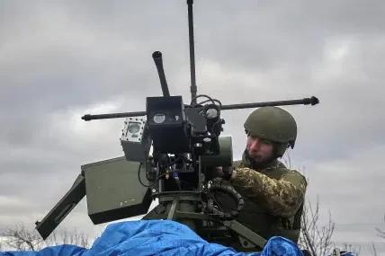 Киев съобщи, че падането на дрон на плажа в Геленджик е причинено от руската противовъздушна отбрана