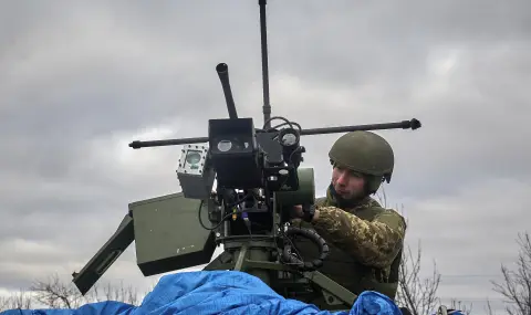 Киев съобщи, че падането на дрон на плажа в Геленджик е причинено от руската противовъздушна отбрана