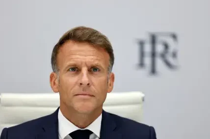 Макрон призова за по-решителни действия срещу руския „сенчест флот“