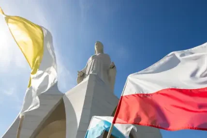 Най-високата статуя на Дева Мария в Европа се издигна в Полша