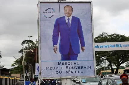 Най-възрастният президент в света се завърна в родината си след 10 седмици отсъствие