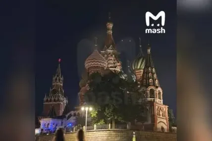 Пожар избухна в катедралата „Св. Василий“ в Москва