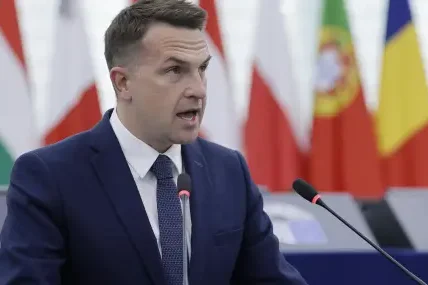 Полското правителство отхвърли спекулациите за предстоящи промени в кабинета